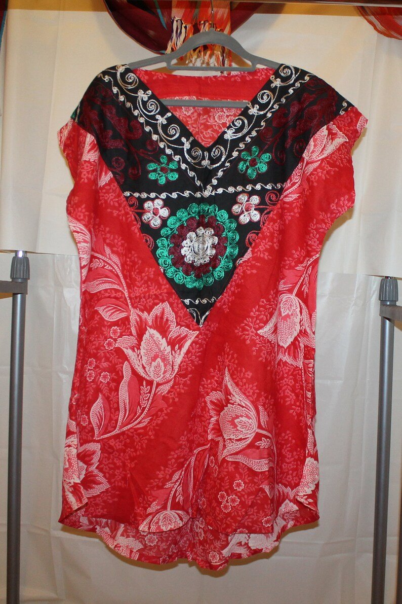 Vintage Summer Dress with Embroidered Collar