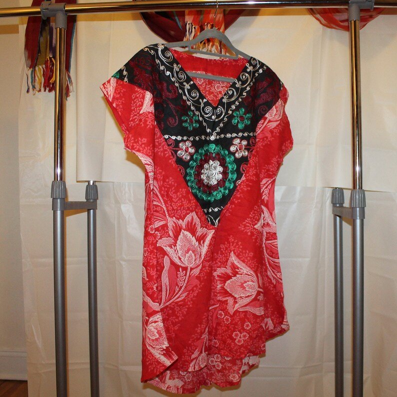 Vintage Summer Dress with Embroidered Collar - Image 2