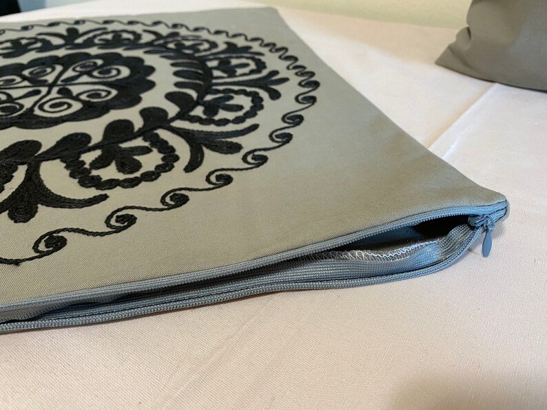 Embroidery Pillowcase - Khurshed Dar Ogushi Shab - Image 2
