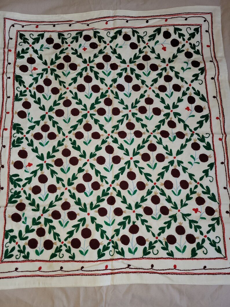 Embroidered table cloth - Image 3
