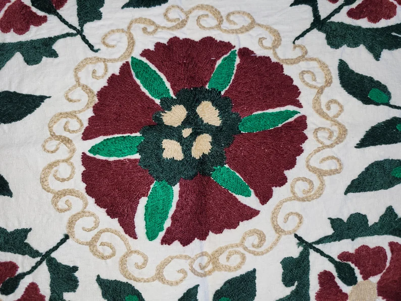 Embroidered table cloth - "Bahor" - Image 3