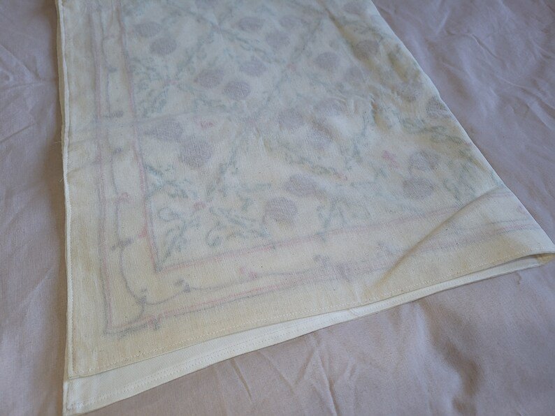 Embroidered table cloth - Image 2